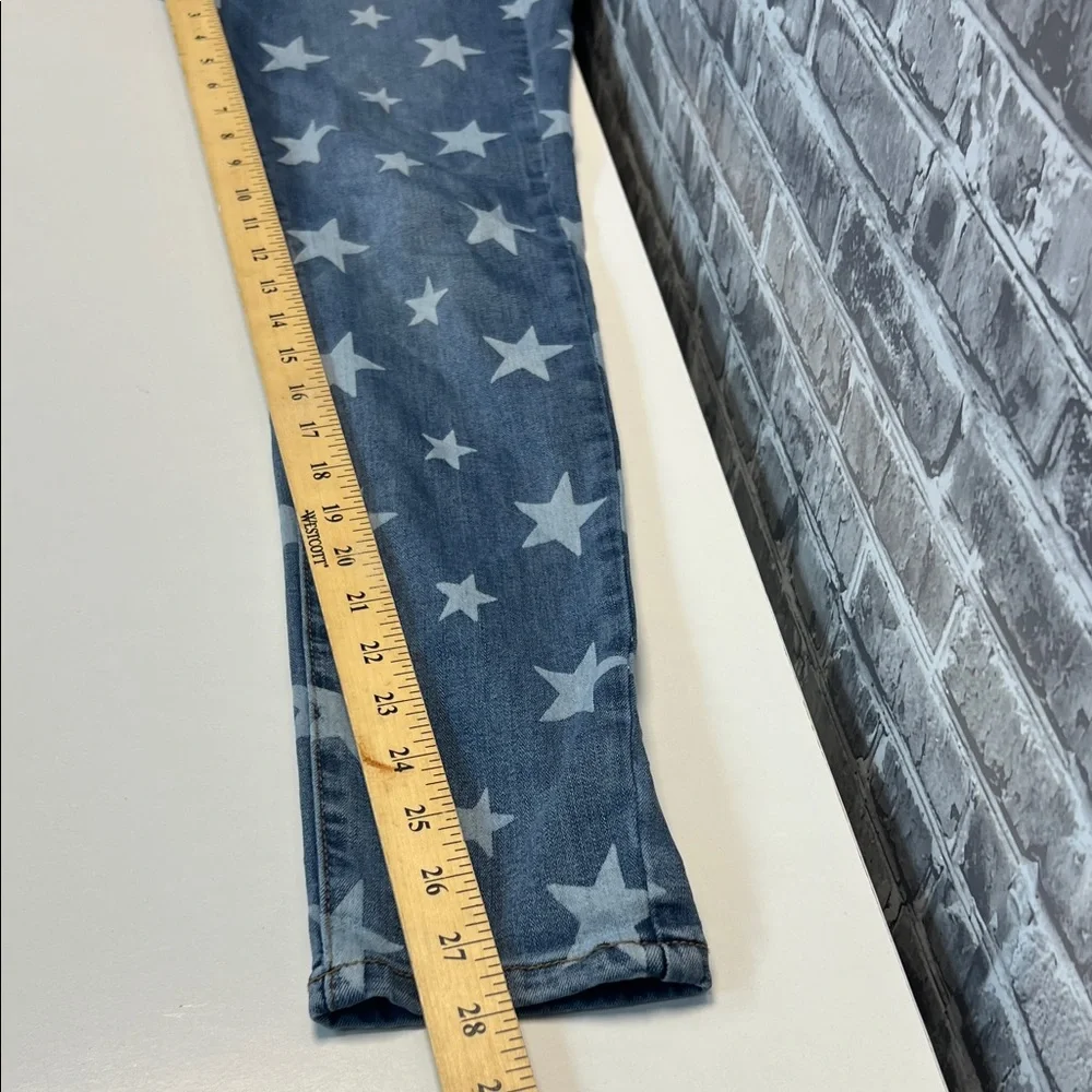 Judy Blue Star-Patterned‎ Blue Jeans - Picture 9 of 11